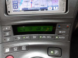 車内の温度管理に便利なオートエアコン☆