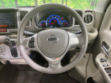 インテリアに合わせたデザインのステアリングは、運転される方のことも考え、運転しやすい形状、大きさです。是非一度、実際に触ってお確かめください。