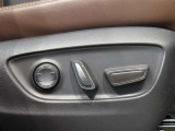 パワーシート搭載。微妙な調整が手軽にでき、ピッタリの最適なポジションで運転することが可能です。