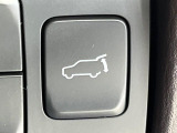 【パワーバックドア】スマートキーや運転席のボタンを押すだけでリアゲートが自動で開閉します!荷物を持っている時や、高い位置にあるバックドアを閉める際に便利な機能です♪