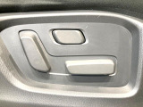 【メモリー機能付きパワーシート】ドライバーごとに設定したシート位置を記憶して、ボタン一つで切り替えできる便利な機能!運転する方が複数名いらっしゃるご家庭におすすめです♪