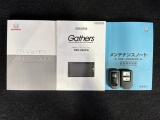 スマートキーは鍵をバッグに入れたままでもドアロックの開閉やエンジンのON・OFFができます。夜間や雨の日も鍵を探さなくて良いので便利です。