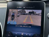 【360&deg;カメラシステム】4つのカメラにより、車両周囲を俯瞰で確認することができます。カメラの呼び起しは手動でも可能ですので、狭い道でも安心してお乗りいただけます。