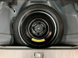 最近の新車にはスペアタイヤが装備されていませんがこのコンテにはスペアタイヤが装備されていますよ★
