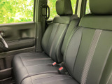 運転席からの視界は良好で、運転操作もスムーズに行えます。快適な運転環境をご提供します。