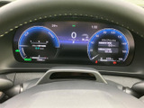 視認性の高いメーター類で、運転に必要な情報を的確に把握できます。洗練されたデザインも魅力です。