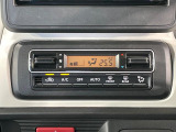 【オートエアコン】一度お好みの温度に設定すれば、車内の温度を検知し風量や温度を自動で調整。暑い&hellip;寒い&hellip;と何度もスイッチ操作をする必要はありません。快適な車内空間には必須の機能ですね♪