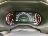 洗練されたデザインのメーターが、運転の楽しさを向上させます。重要な情報をひと目で確認できるので、運転に集中できます。見やすいレイアウトも特徴です。