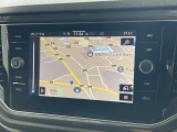 タッチスクリーンを採用。従来のナビゲーションシステムの域を超える、車両を総合的に管理するインフォテイメントシステムです。