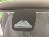 【ホンダセンシング】走行中に前方の車両等を認識し、衝突しそうな時は警報とブレーキで衝突回避と被害軽減をアシスト。より安全にドライブをお楽しみいただけます。