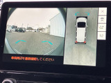 後方の状況を画面で確認できるバックモニター。駐車時の安全性を高めます。狭い場所でも安心して駐車できます。
