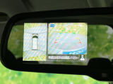 後方確認がスムーズに行えるバックモニターを搭載。狭い道や駐車時も安心です。安全な運転をサポートする頼もしい機能です。