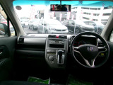 大きなフロントガラスで視界を確保し、視点も高いので運転しやすく安心です!!
