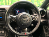 【純正革巻きステアリング】上質な革を使用することで、手にしっかり馴染みとても運転しやすいハンドルです♪