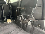 車いすのままスムーズに車内へ進入・乗車できる構造になっています。