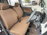 運転席シート廻りは使用感も少なく、良好な状態となっています。前オーナー様が丁寧に使っていたことがよくわかりますね。