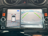 【リアカメラ】リバースに入れるだけで後方の映像が映ります。安全確認や、狭い駐車場での車庫入れ、雨の日や夜間など視界の悪い時に便利です。安全にバックする為には欠かせない装備です。
