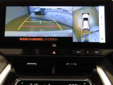 車両を上から見たような映像を映し出すパノラミックビューモニター付きです。