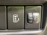 【パワースライドドア】スマートキーや運転席のスイッチでスライドドアの開閉が可能♪電動だから力を入れてドアを開ける必要が無く、小さいお子様でも、重い荷物を持っている時もラクに開け閉めできます♪