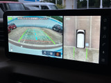 駐車時の安全性を高めるバックモニター。車両周辺の状況を画面で確認でき、狭い場所でもスムーズな駐車をサポートします。