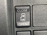 【パワースライドドア】スマートキーや運転席のスイッチでスライドドアの開閉が可能♪電動だから力を入れてドアを開ける必要が無く、小さいお子様でも、重い荷物を持っている時もラクに開け閉めできます♪