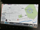 鮮明な画面表示で、目的地へのナビゲーションをサポート。道に迷う心配なく、快適なドライブをお楽しみいただけます。近隣情報も確認可能。