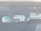【トヨタセーフティセンス】走行中に前方の車両等を認識し、衝突しそうな時は警報とブレーキで衝突回避と被害軽減をアシスト。より安全にドライブをお楽しみいただけます。