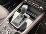 アクセルペダルを踏み込む量や速さに応じて変速パターンをし、人馬一体の運転感覚を発揮してくれる6速オートマ!