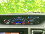 視認性の高いメーター類で、運転に必要な情報を的確に把握できます。運転に集中できる、シンプルで機能的なデザインです。