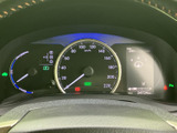 視認性の高いメーター類で、運転状況をしっかり把握。直感的に操作でき、安全運転をサポートします。走行情報も一目で確認できます。