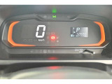 スタイリッシュなデザインのインパネ。各操作スイッチは使いやすい位置に配置されてます。