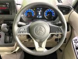 【純正革巻きステアリング】上質な革を使用することで、手にしっかり馴染みとても運転しやすいハンドルです♪