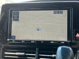 目的地へのナビゲーションがスムーズに行えます。鮮明な画面表示で、運転に集中しながらも、安心して目的地までご案内します。