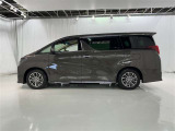 フロントからリヤまで一体感あるスタイリッシュなサイドフォルムです。