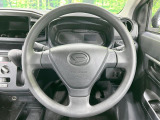 インテリアに合わせたデザインのステアリングは、運転される方のことも考え、運転しやすい形状、大きさです。是非一度、実際に触ってお確かめください。