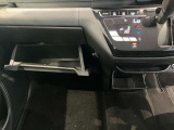車検証入れになどにも使える便利な収納BOXあります。