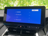 お気に入りの音楽をクリアな音質で楽しめます。多様な接続方法に対応し、快適なカーオーディオ体験を提供します。