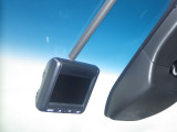 別途SDカードが必要です。