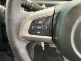 ステアリングにオーディオ操作スイッチが付いています。オーディオ画面に直接タッチしなくても操作が出来ますので、運転に集中できます。