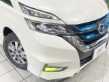 【LEDヘッドライト】悪天候や夜間走行時も良好な視界を確保し安心して運転できる高輝度LEDヘッドライトを装備!点灯速度が早く、消費電力も抑えられています。