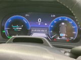 視認性の高いメーター類で、運転に必要な情報を的確に把握できます。高い機能性でドライビングをサポートします。