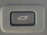 【パワーバックドア】スマートキーや運転席のボタンを押すだけでリアゲートが自動で開閉します!荷物を持っている時や、高い位置にあるバックドアを閉める際に便利な機能です♪