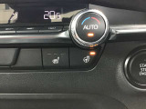 ステアリングヒーター付きで寒い朝もあったかです。