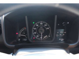 見やすいメーターも目線に入りやすく運転を妨げません。
