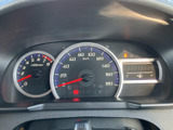 視認性の高いメーター類が、運転に必要な情報を的確に伝えます。速度や回転数などを一目で確認でき、安全運転をサポートします。デザインも洗練されています。