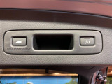 【パワーバックドア】スマートキーや運転席のボタンを押すだけでリアゲートが自動で開閉します!荷物を持っている時や、高い位置にあるバックドアを閉める際に便利な機能です♪
