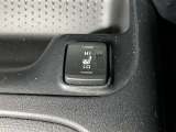 運転席側のシートヒータースイッチが付いています。