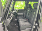 運転席からの視界も良好。運転操作がしやすく、安全な運転をサポートします。快適なドライブをサポートする空間です。