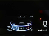 とっても見やすいメーターです。夜間時はラグジュアリーな気分にさせてくれる照明が魅力ですので、夜のドライブも楽しみになりますよ♪