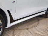 BMWの純正アロイホイールは軽量かつ強度にも優れているホイールで走行性能を引き上げる設計になっております。足元にもBMWは妥協がなくこだわっている個所になります。